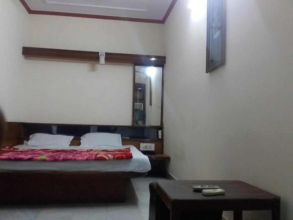 Hotel Yes Please Lodge Νέο Δελχί Εξωτερικό φωτογραφία