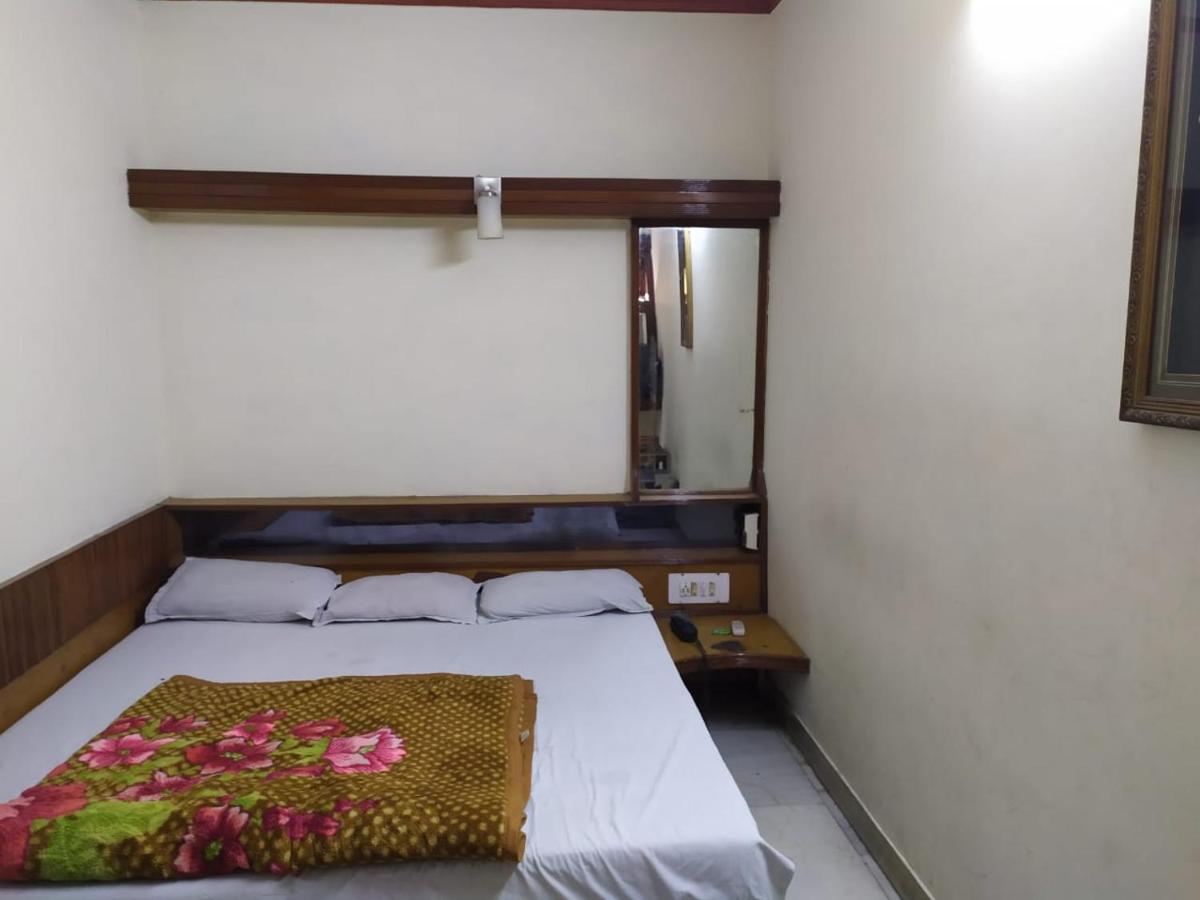 Hotel Yes Please Lodge Νέο Δελχί Εξωτερικό φωτογραφία