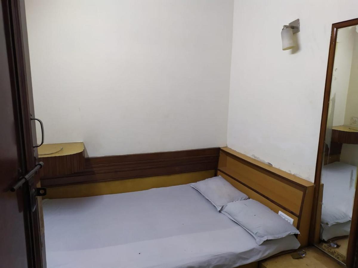 Hotel Yes Please Lodge Νέο Δελχί Εξωτερικό φωτογραφία