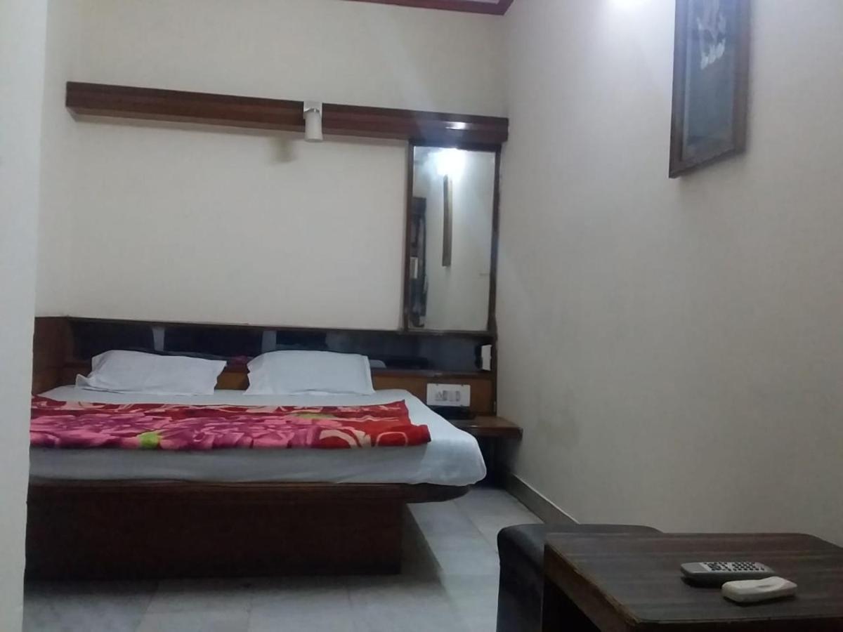 Hotel Yes Please Lodge Νέο Δελχί Εξωτερικό φωτογραφία