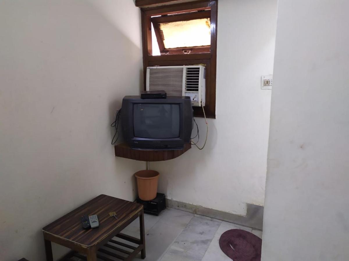 Hotel Yes Please Lodge Νέο Δελχί Εξωτερικό φωτογραφία